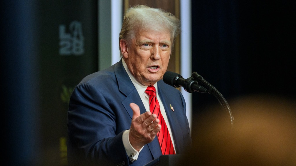 Donald Trump discursa antes de assinar decreto que cria força-tarefa para os Jogos Olímpicos de Los Angeles de 2028, no Auditório South Court, na Casa Branca, em 5 de agosto de 2025 (Foto Joyce N. Boghosian/Oficial Casa Branca)