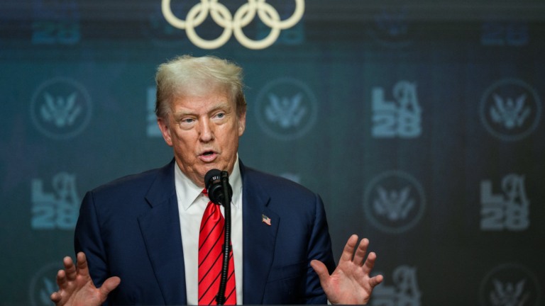 Donald Trump discursa antes de assinar decreto que cria força-tarefa para os Jogos Olímpicos de Los Angeles de 2028, no Auditório South Court, na Casa Branca, em 5 de agosto de 2025 (Foto Joyce N. Boghosian/Oficial Casa Branca)