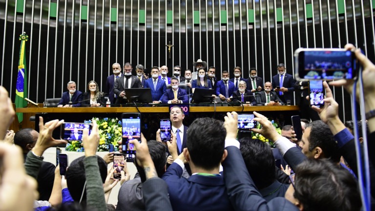 Deputados de oposição se manifestam contra sanções e prisão de Jair Bolsonaro (PL) e ocupam Mesa Diretora da Câmara, em 5 de agosto de 2025 (Foto Saulo Cruz/Agência Senado) Deputados de oposição se manifestam contra sanções e prisão de Jair Bolsonaro (PL) e ocupam Mesa Diretora da Câmara, em 5 de agosto de 2025 (Foto Saulo Cruz/Agência Senado)