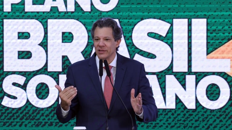 Fernando Haddad durante cerimônia de assinatura da MP "Brasil Soberano", no Palácio do Planalto (DF), em 13 de agosto de 2025 (Foto José Cruz/Agência Brasil)