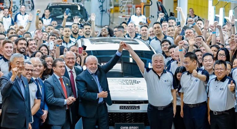 Lula, Geraldo Alckmin e Luiz Marinho visitam linha de produção durante inauguração da fábrica da GWM Brasil, em Iracemápolis (SP), em 15 de agosto de 2025 (Foto Ricardo Stuckert/PR)
