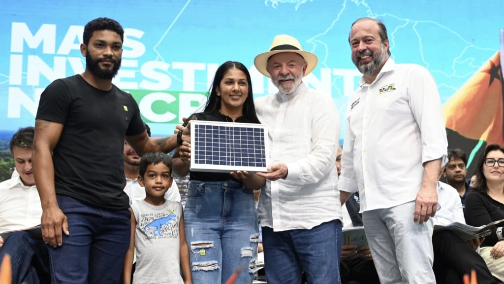 Lula e Alexandre Silveira durante cerimônia de Mais Investimentos no Acre, em 8 de agosto de 2025 (Foto Ricardo Botelho/MME)