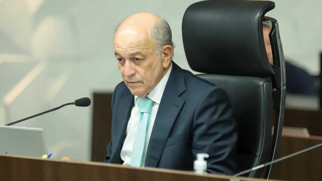 Ministro do TCU Aroldo Cedraz fala durante sessão colegiada no plenário da corte, em 29 de janeiro de 2025 (Foto TCU)