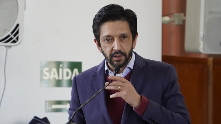 Prefeito Ricardo Nunes entrega Plano de Metas para a Câmara Municipal de SP, em 1º de julho de 2021 (Foto Afonso Braga/Câmara de São Paulo)