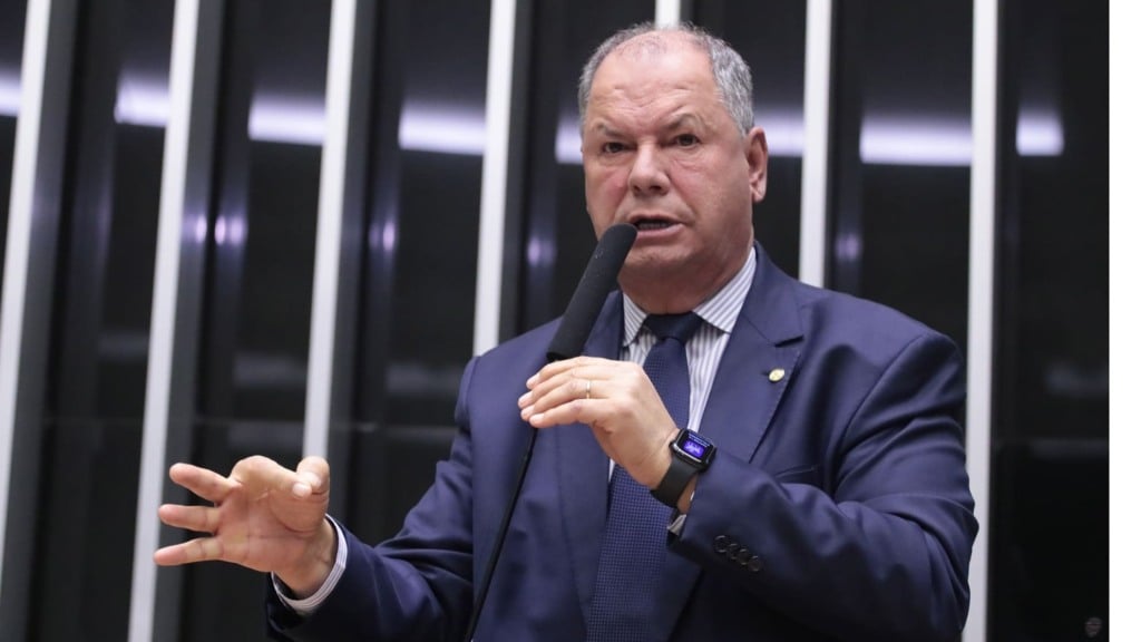 Presidente da Frente Parlamentar do Biodiesel (FPBio), Alceu Moreira, à tribuna, fala durante sessão plenária, em 16 de julho de 2025 (Foto Bruno Spada/Câmara dos Deputados)