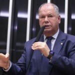Presidente da Frente Parlamentar do Biodiesel (FPBio), Alceu Moreira, à tribuna, fala durante sessão plenária, em 16 de julho de 2025 (Foto Bruno Spada/Câmara dos Deputados)