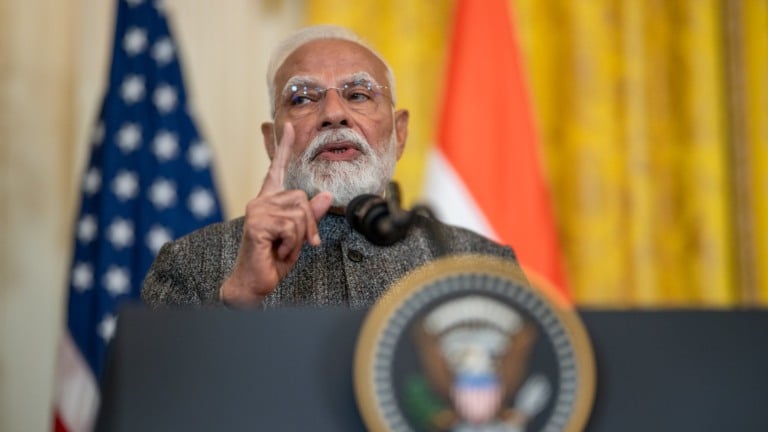 Donald Trump durante reunião bilateral com o primeiro-ministro da Índia, Narendra Modi, no Salão Oval da Casa Branca, em 13 de fevereiro de 2025 (Foto Oficial Casa Branca)