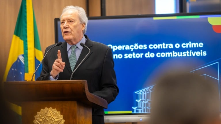 Ricardo Lewandowski durante coletiva sobre operações da PF e Receita contra o crime organizado no setor de combustíveis, em 28 de agosto de 2025 (Foto Diogo Zacarias/MF)