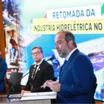 Ministro de Minas e Energia, Alexandre Silveira, fala durante cerimônia de anúncio de investimentos para a retomada da indústria hidrelétrica no Brasil (22/08/2025) - Foto: Tauan Alencar