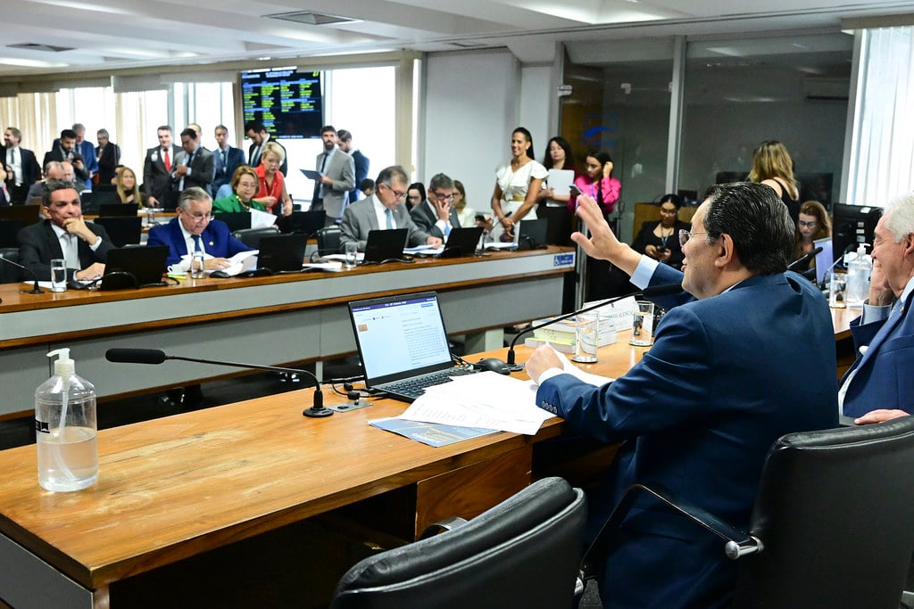 Comissão de Constituição, Justiça e Cidadania (CCJ) realiza reunião para discutir o PLP 108/2024, da reforma tributária ( Geraldo Magela/Agência Senado)