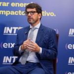 André Passos, presidente da Abiquim, em entrevista ao estúdio eixos, durante o Fórum Nacional Energético, em 17 de setembro de 2025 (Foto Eduardo Reis/agência eixos)