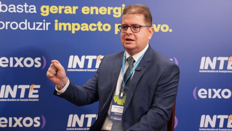 Diogo Pignataro, presidente do Inté, durante entrevista no estúdio eixos no Fórum Nacional Energético, em 16 de setembro de 2025 (Foto agência eixos)