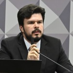 Fernando Coelho Filho, à mesa, durante reunião da comissão mista da MP 1300/2025 no Senado, em 2 de setembro de 2025 (Foto Waldemir Barreto/Agência Senado)