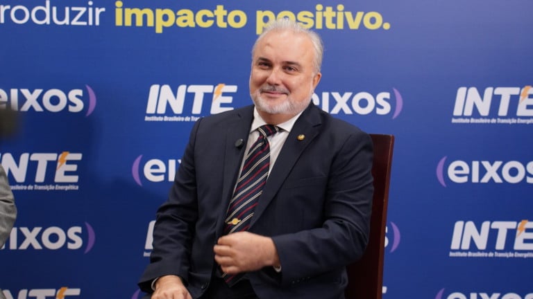 Jean Paul Prates, chairman do Cerne e ex-presidente da Petrobras, durante entrevista no estúdio eixos no Fórum Nacional Energético, em 16 de setembro de 2025 (Foto Eduardo Reis/agência eixos)