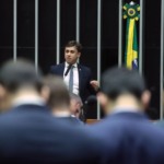 Nikolas Ferreira, à tribuna do plenário da Câmara, durante sessão para discussão e votação de propostas, em 11 de junho de 2025 (Foto Bruno Spada/Câmara dos Deputados)