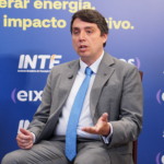 Pietro Mendes, diretor da ANP, em entrevista ao estúdio eixos, durante o Fórum Nacional Energético, em 17 de setembro de 2025 (Foto Eduardo Reis/agência eixos)