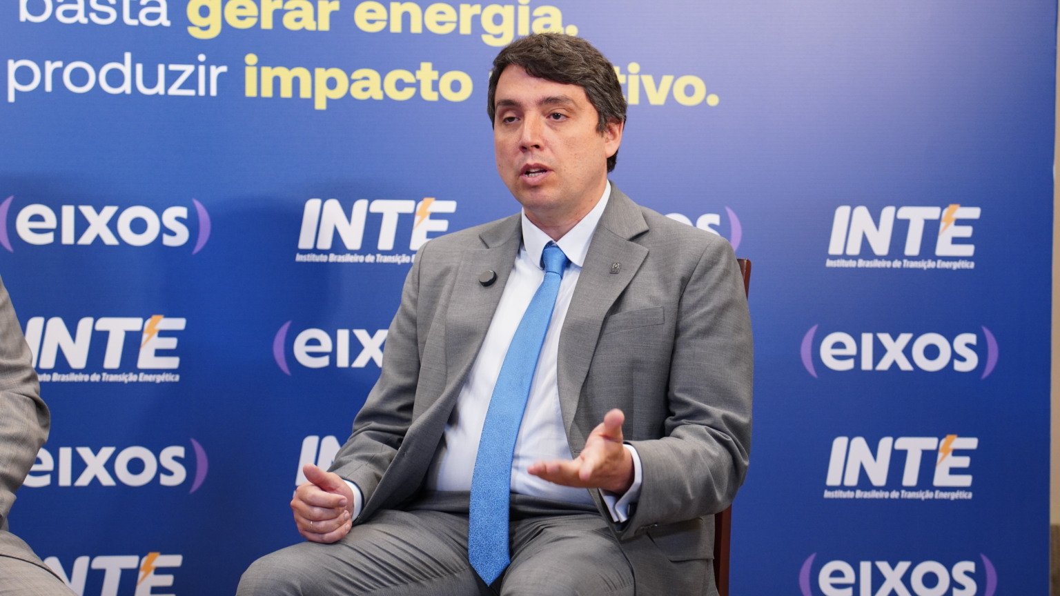 Pietro Mendes, diretor da ANP, em entrevista ao estúdio eixos, durante o Fórum Nacional Energético, em 17 de setembro de 2025 (Foto Eduardo Reis/agência eixos)