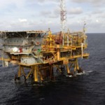 Plataforma do campo de Merluza, em águas rasas da Bacia de Santos (Foto Agência Petrobras)