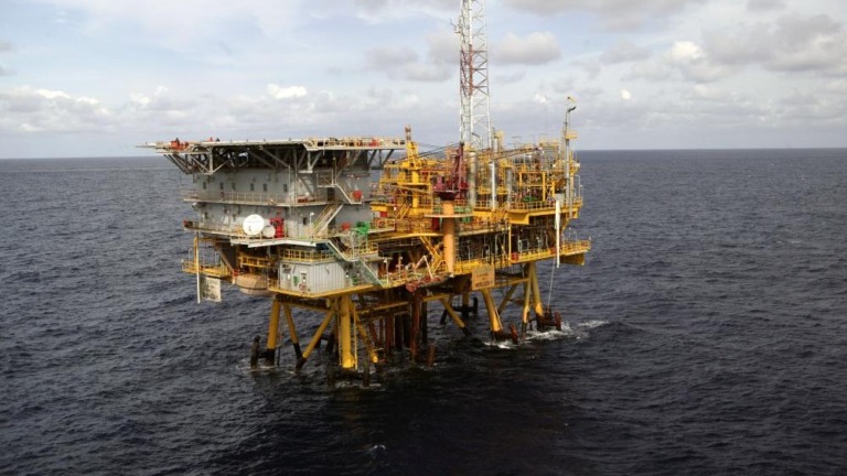 Plataforma do campo de Merluza, em águas rasas da Bacia de Santos (Foto Agência Petrobras) Plataforma do campo de Merluza, em águas rasas da Bacia de Santos (Foto Agência Petrobras)