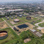 Refinaria de Manguinhos, da Refit, na Zona Norte do Rio de Janeiro (Diego Baravelli, CC BY-SA 4.0)