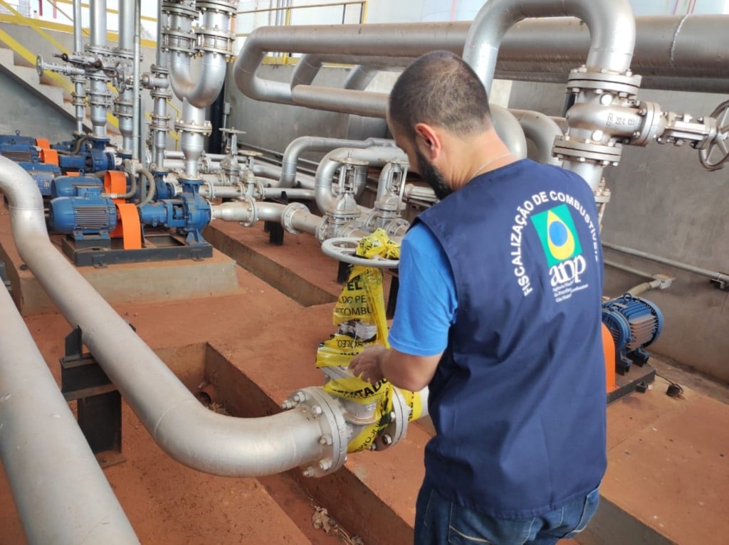 ANP interdita base em Iguatemi