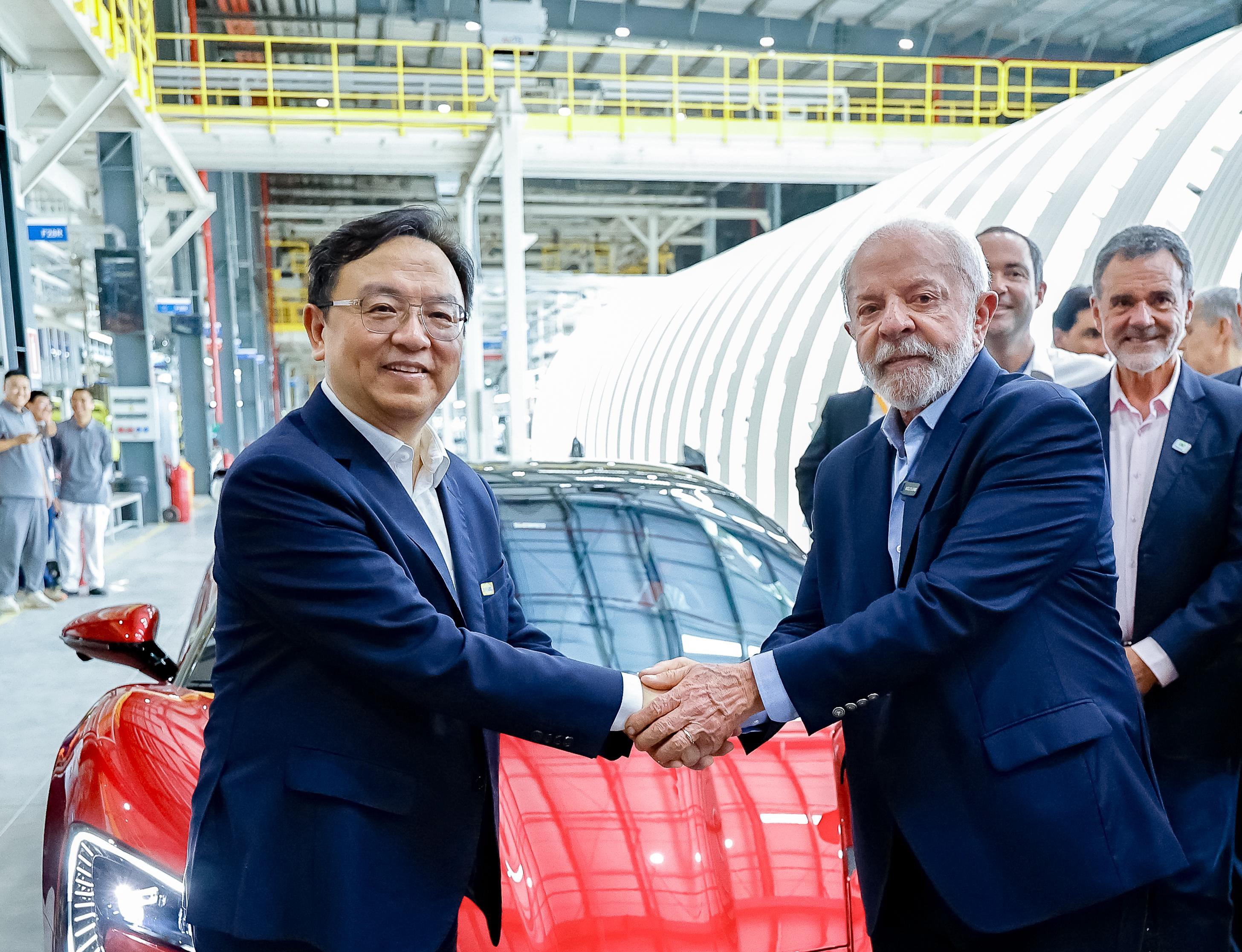 Com presença de Lula, BYD inaugura fábrica na Bahia e planeja entregar até 600 mil carros por ano