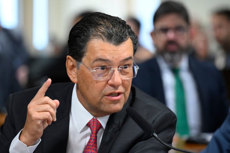 Senador Eduardo Braga (MDB-AM) em pronunciamento. Foto: Andressa Anholete/Agência Senado Senador Eduardo Braga (MDB-AM) em pronunciamento. Foto: Andressa Anholete/Agência Senado