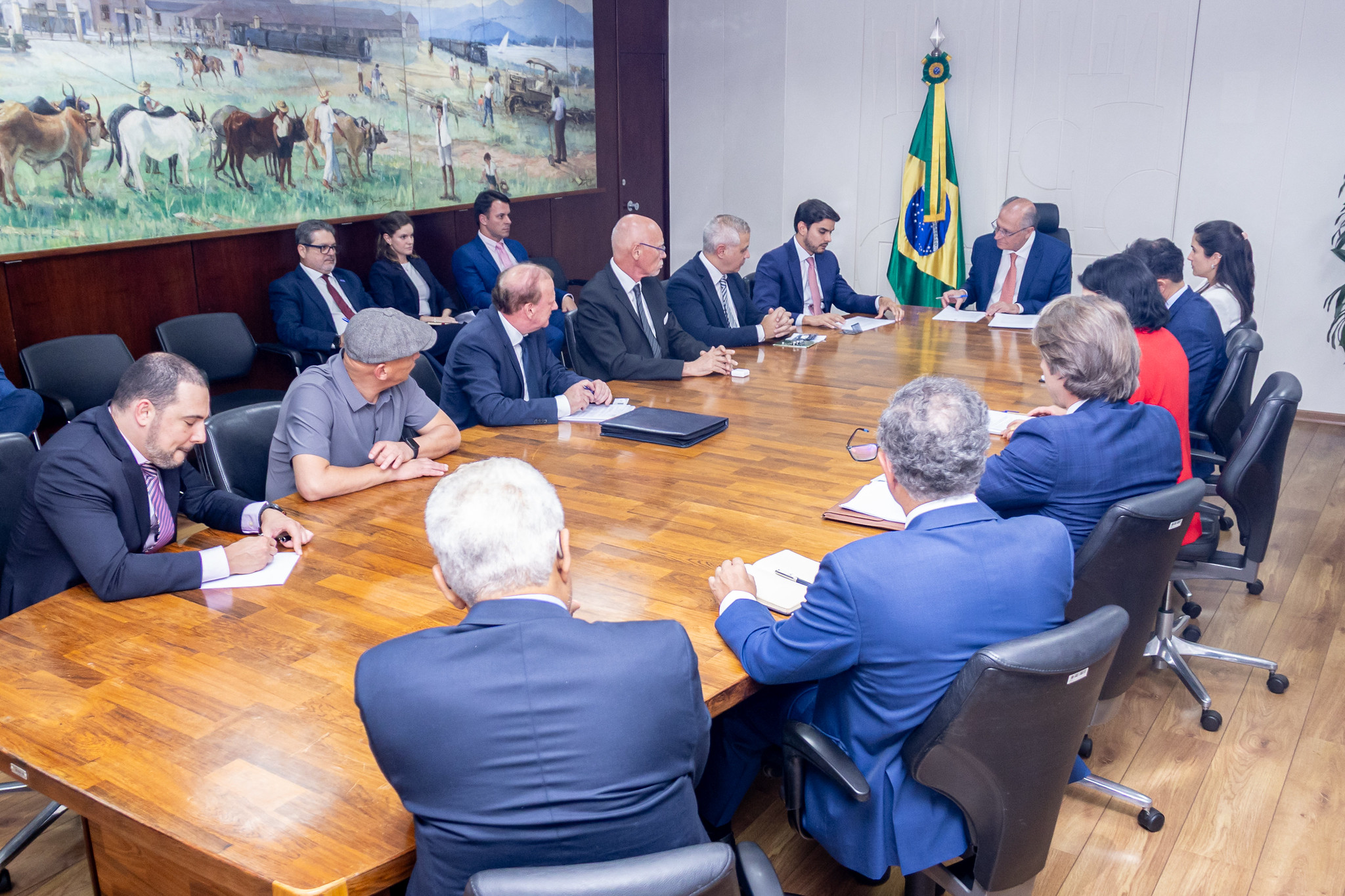 Brasil negocia prioridade na compra de semicondutores chineses em meio à crise geopolítica