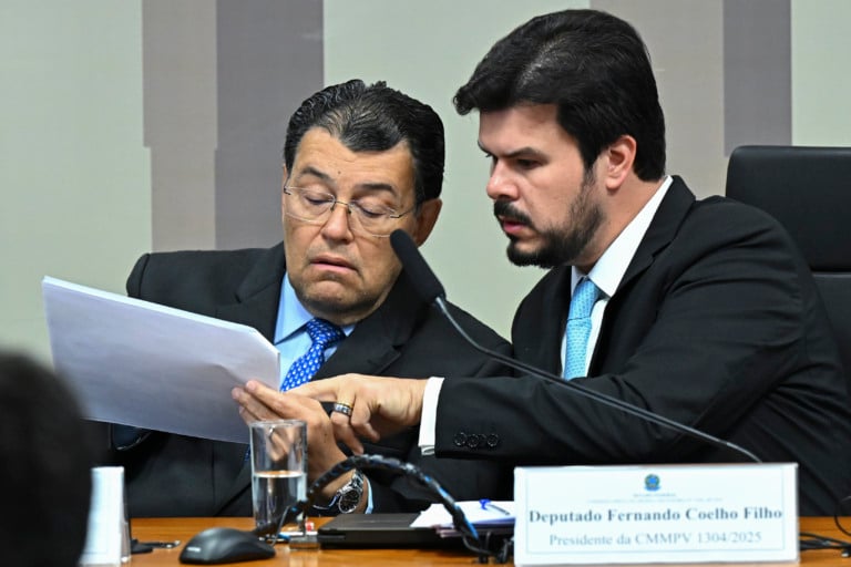 Comissão Mista da Medida Provisória (CMMPV) n° 1.304, de 2025, que altera leis relacionadas ao setor energético e ao mercado de gás natural no Brasil, realiza audiência pública interativa para discutir medidas para conter o crescimento dos gastos da Conta de Desenvolvimento Energético. Foto: Jefferson Rudy/Agência Senado