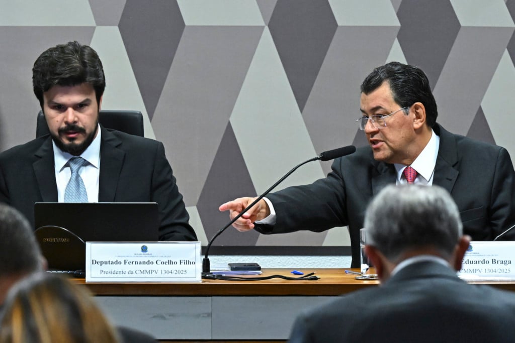 Comissão Mista da Medida Provisória (CMMPV) n° 1.304, de 2025, que altera leis relacionadas ao setor energético e ao mercado de gás natural no Brasil, realiza reunião para apreciação do relatório. Foto: Jefferson Rudy/Agência Senado Comissão Mista da Medida Provisória (CMMPV) n° 1.304, de 2025, que altera leis relacionadas ao setor energético e ao mercado de gás natural no Brasil, realiza reunião para apreciação do relatório. Foto: Jefferson Rudy/Agência Senado