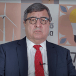 Captura de tela da entrevista de Danilo Forte ao estúdio eixos durante a EVEX Lisboa 2025, em 7 de outubro de 2025 (Foto Reprodução eixos)