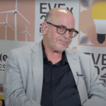 Captura de tela da entrevista de Luiz Gavazza, diretor-presidente da Bahiagás e presidente da Abegás, ao estúdio eixos durante a EVEX Lisboa 2025, em 8 de outubro de 2025 (Foto Reprodução eixos)