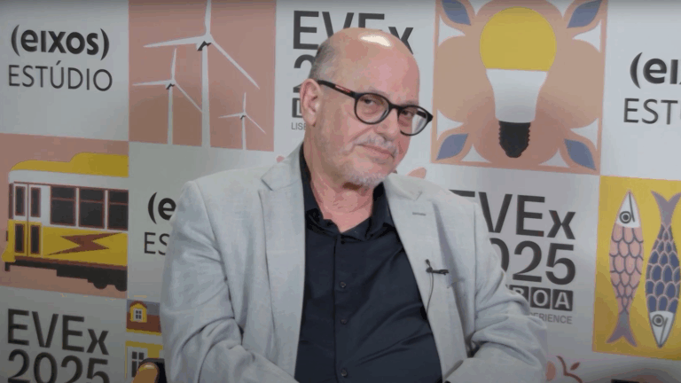 Captura de tela da entrevista de Luiz Gavazza, diretor-presidente da Bahiagás e presidente da Abegás, ao estúdio eixos durante a EVEX Lisboa 2025, em 8 de outubro de 2025 (Foto Reprodução eixos)