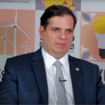 Captura de tela da entrevista do diretor Financeiro de Itaipu, André Pepitone, ao estúdio eixos durante a EVEX Lisboa 2025, em 7 de outubro de 2025 (Foto Reprodução eixos)