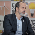 Captura de tela da entrevista do sócio do Caputo, Bastos e Serra Advogados Wagner Ferreira, ao estúdio eixos durante a EVEx Lisboa 2025, em 8 de outubro de 2025 (Foto Reprodução eixos)