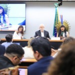 Audiência Pública - Protegendo o coração do nosso planeta, o roteiro dos e das parlamentares para uma Amazônia livre de combustíveis fósseis e o papel das mulheres para um futuro com justiça climática. Congressista Nacional do Equador - Assembleia Nacional do Equador, Jahiren Noriega. Dep. Ivan Valente (PSOL - SP) e Dep. Célia Xakriabá (PSOL - MG). Michel Jesus / Câmara dos Deputados