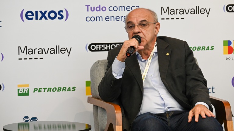 Deputado Federal Eduardo Bandeira de Mello durante painel na offshore week 2025, no Rio, em 21 de outubro de 2025 (Foto agência eixos)