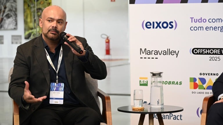 Diretor Comercial da OceanPact, Erik Cunha, durante painel na offshore week 2025, no Rio, em 21 de outubro de 2025 (Foto agência eixos)