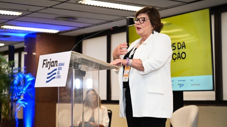 Diretora de Transição Energética da Petrobras, Angélica Laureano, fala durante a abertura dos diálogos da transição 2025, na sede da Firjan no Rio, em 24 de outubro (Foto Juliana Rezende/agência eixos)