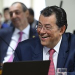 Eduardo Braga (MDB/AM), à bancada, fala durante reunião da na CAE no Senado, em 24 de setembro de 2025 (Foto Andressa Anholete/Agência Senado)