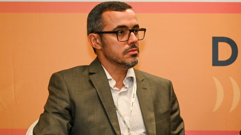 Gerente de Gás e Energia da Petrobras, Alvaro Tupiassu, fala durante a abertura dos diálogos da transição 2025, na sede da Firjan no Rio, em 24 de outubro (Foto Juliana Rezende/agência eixos)