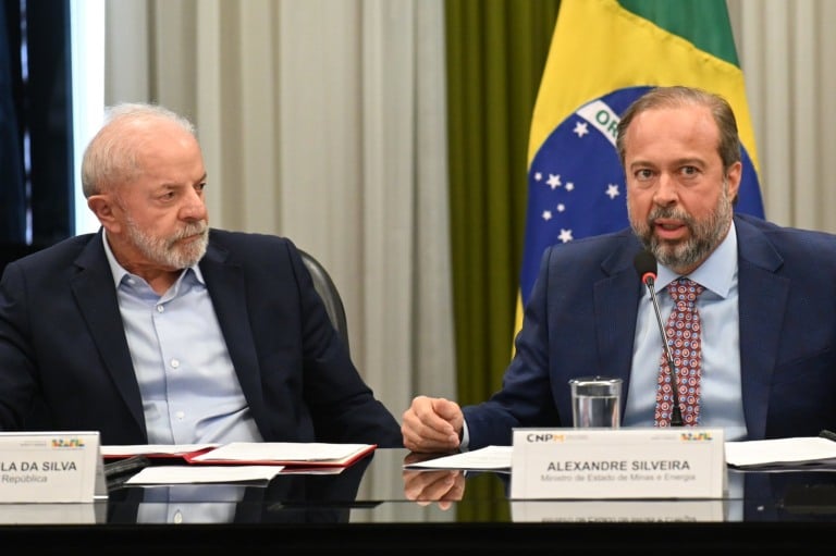 Presidente Lula e ministro de Minas e Energia, Alexandre Silveira, durante a reunião de instalação do CNPM. Foto: Ricardo Botelho Presidente Lula e ministro de Minas e Energia, Alexandre Silveira, durante a reunião de instalação do CNPM. Foto: Ricardo Botelho