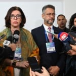 Magda Chambriard, presidente da Petrobras, e Clécio Luís, governador do Amapá, durante coletiva na abertura da OTC Brasil 2025, no Rio, em 28 de outubro de 2025 (Foto Juliana Rezende/agência eixos)