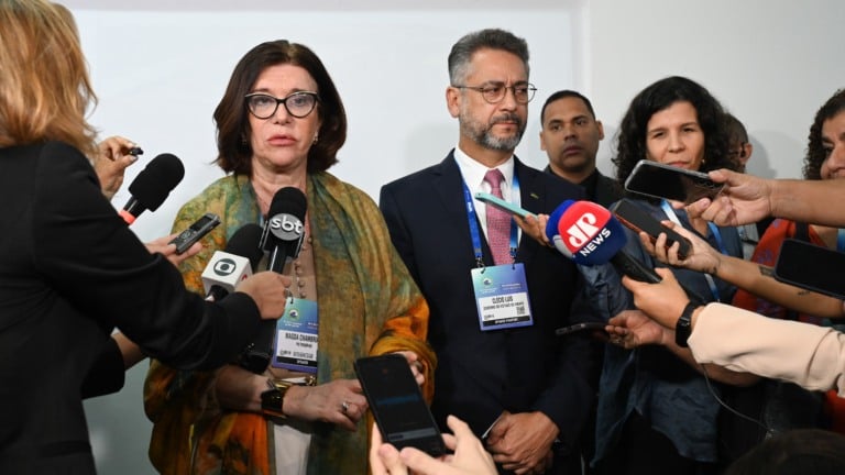 Magda Chambriard, presidente da Petrobras, e Clécio Luís, governador do Amapá, durante coletiva na abertura da OTC Brasil 2025, no Rio, em 28 de outubro de 2025 (Foto Juliana Rezende/agência eixos)