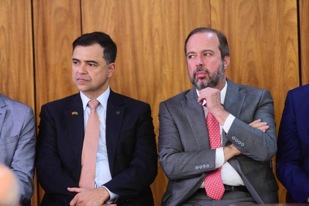 Diretor-geral da Agência Nacional de Energia Elétrica (Aneel), Sandoval Feitosa,  e ministro de Minas e Energia, Alexandre Silveira (PSD/MG). Foto: Cleia Viana/Aneel