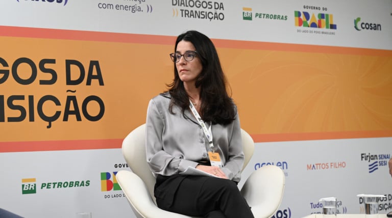 Patrícia Grossi, gerente de Carbono e Regulatório da Acelen, durante painel no evento diálogos da transição 2025, na sede da Firjan no Rio, em 24 de outubro (Foto Juliana Rezende/agência eixos) Patrícia Grossi, gerente de Carbono e Regulatório da Acelen, durante painel no evento diálogos da transição 2025, na sede da Firjan no Rio, em 24 de outubro (Foto Juliana Rezende/agência eixos)