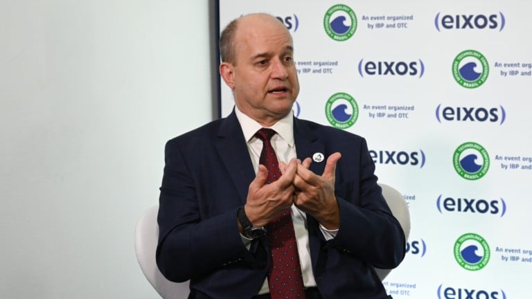 Presidente do IBP, Roberto Ardenghy, durante entrevista ao estúdio eixos na OTC Brasil 2025, no Rio, em 28 de outubro de 2025 (Foto Juliana Rezende/agência eixos)