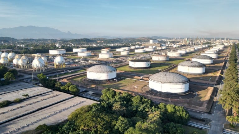 Refinaria Duque de Caxias (RJ) recebeu certificação ISCC CORSIA para produção de SAF (Foto: Mário Nascimento/Agência Petrobras)