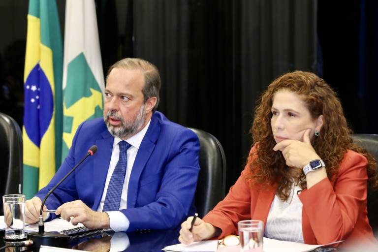 Ministros Alexandre Silveira (MME) e Esther Dweck (MGI) em reunião do CNPE no dia 1ª de outubro de 2025. Foto: Tauan Alencar/MME