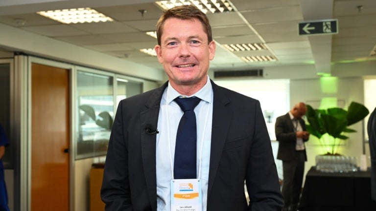 VP da Equinor Brasil, Lars Jetlund, em entrevista ao estúdio eixos, após participação no leilão do 3º Ciclo da OPP, em 22 de outubro de 2025 (Foto agência eixos)
